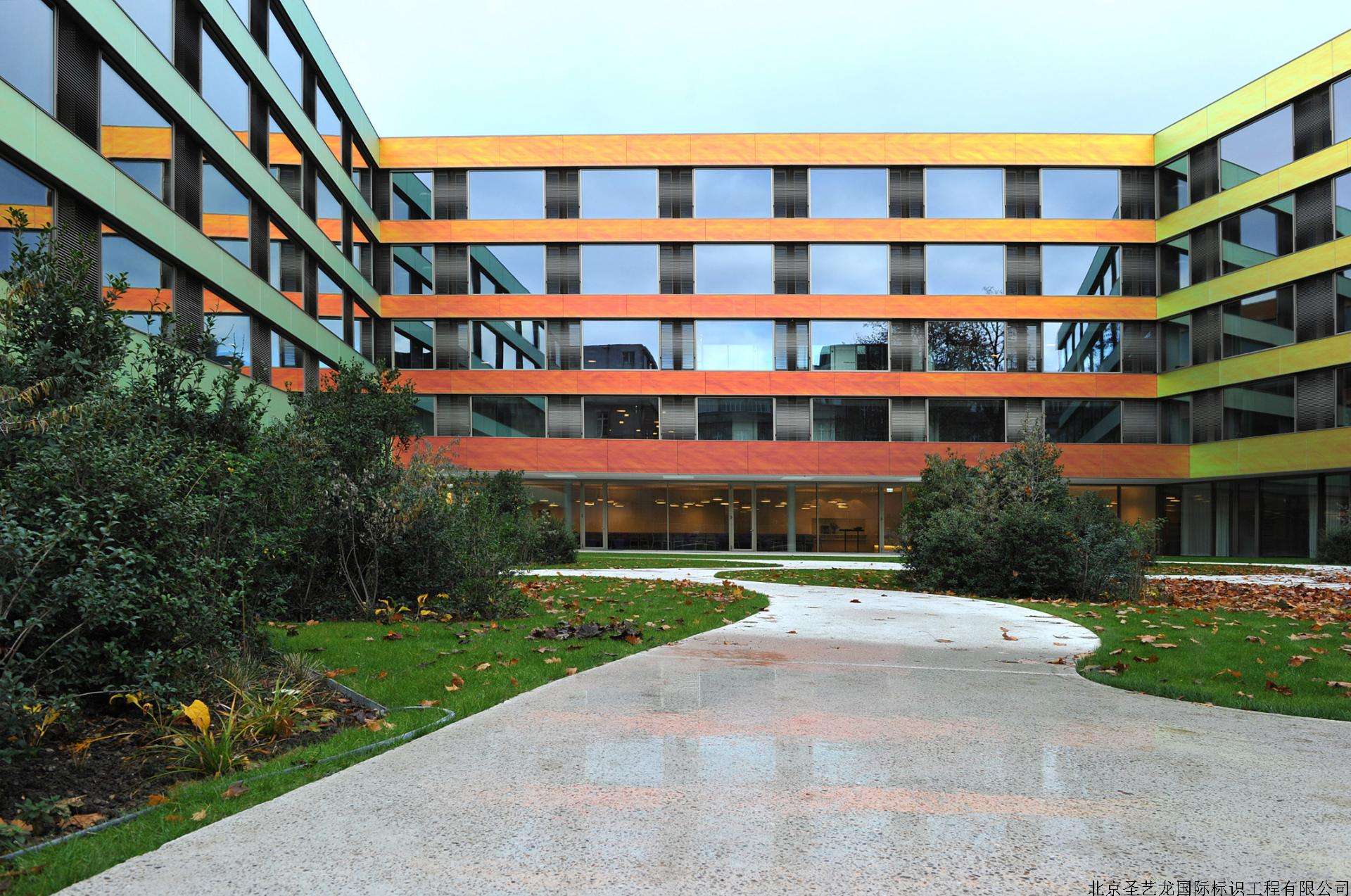 Kinderspital_Innenhof.jpg
